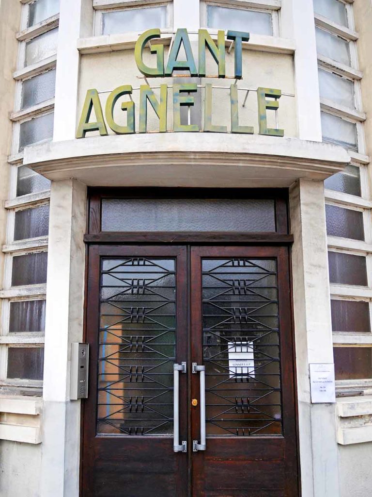 L’entrée de l’atelier de la ganterie Agnelle à Saint-Junien