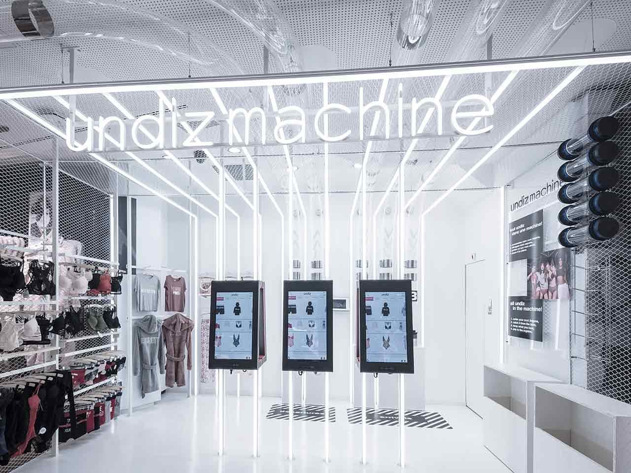 Undiz machine du pop-up store Etam + Undiz des Champs Élysées à Paris