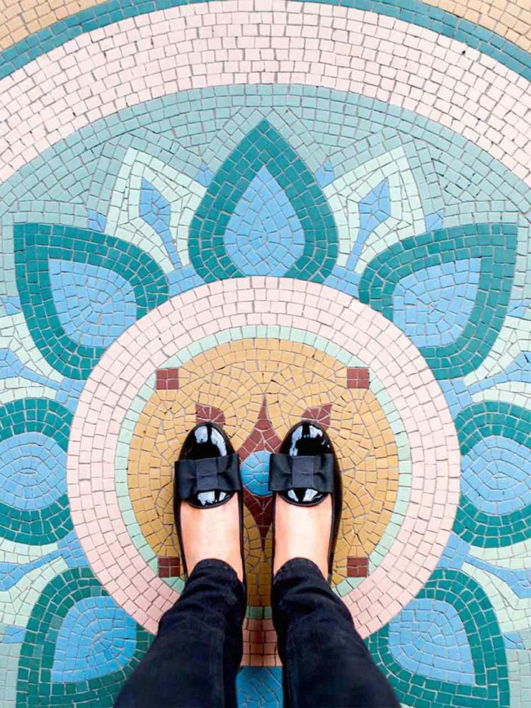 Slippers Oscar en cuir vernis et nœud gros grain, Chatelles