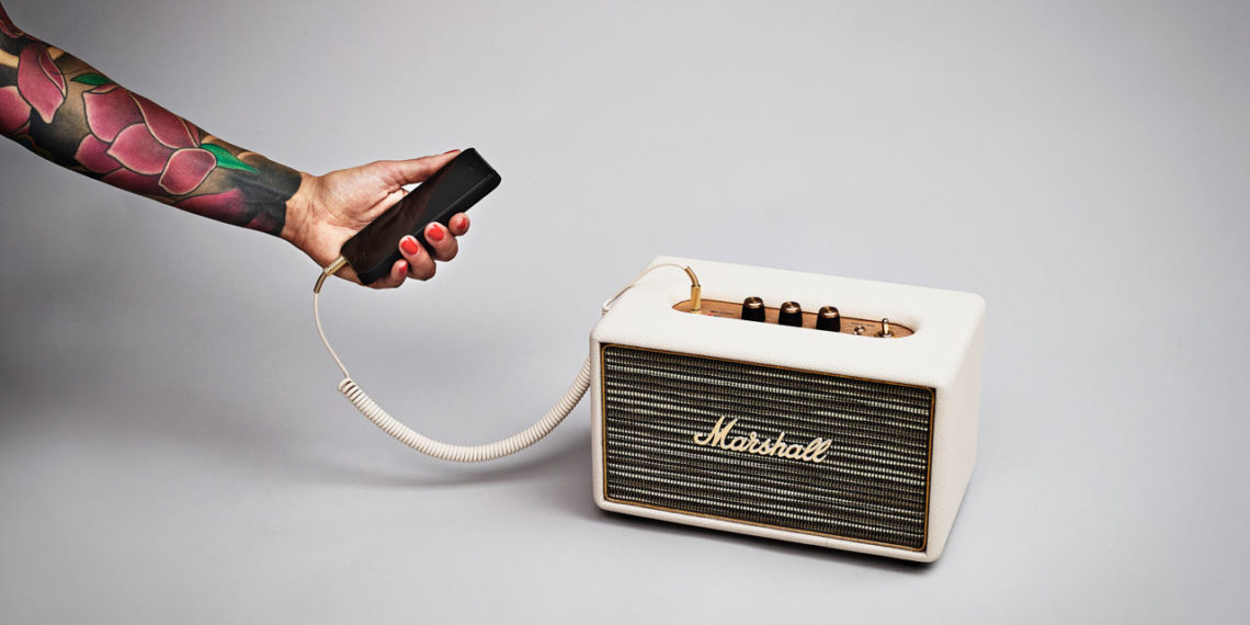 Enceinte Bluetooth Acton en cuir, Marshall, 249€, prix boutique conseillé.