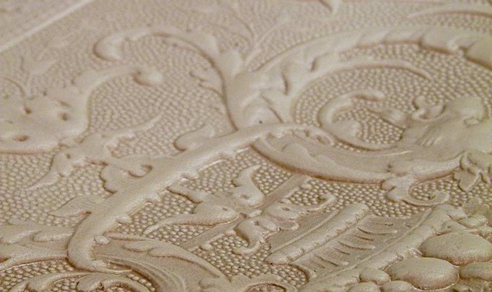 Les plaques utilisées pour le cuir de Cordoue présentent pour la plupart des motifs floraux et animaliers.