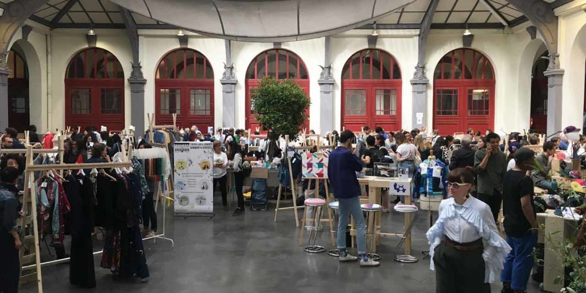 Plus de 60 entreprises exposantes étaient réunies à l’occasion pour présenter leurs services, solutions et produits de mode en économie circulaire. Parmi eux, Adapta Paris négociante de cuirs 
en économie circulaire et Recyc Leather, matière issue de chutes de cuirs.