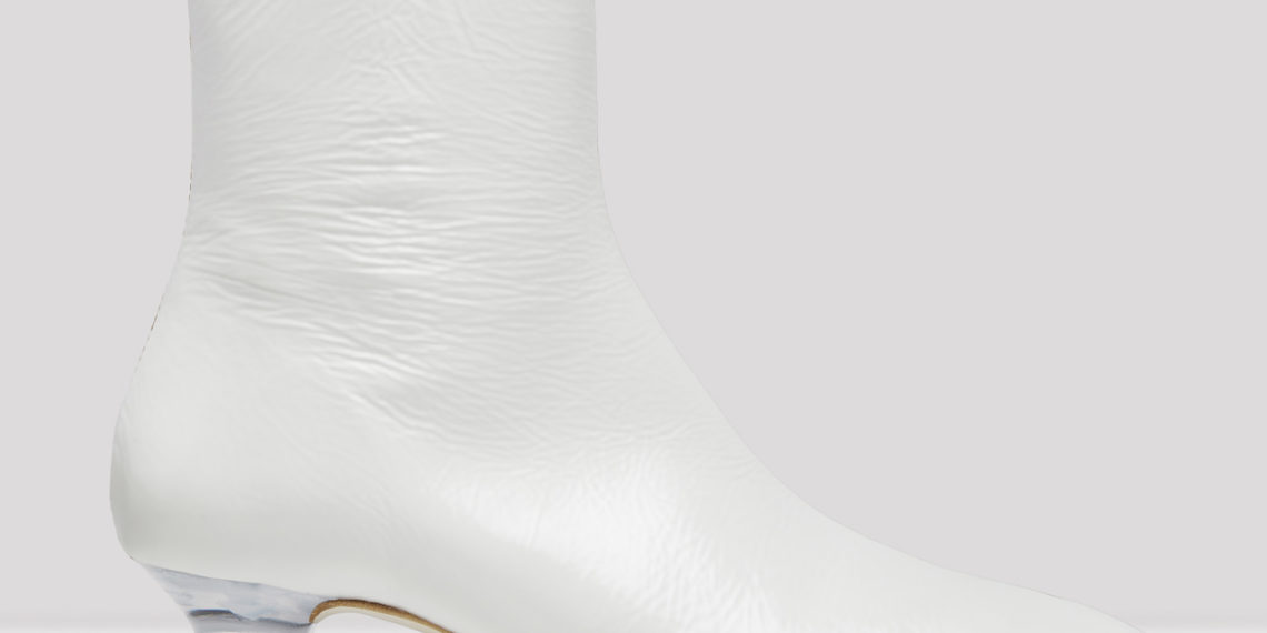 Modèle Veronika automne-hiver 19-20 en cuir de chèvre, du 35 au 41, talon an plastique recyclé 50%, 325 euros prix boutique conseillé.