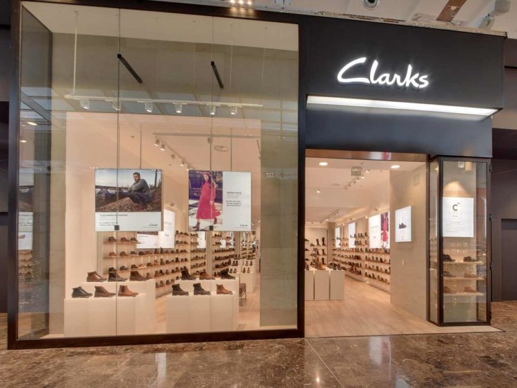 Clarks-Westfield-Carré-Sénart-vitrine