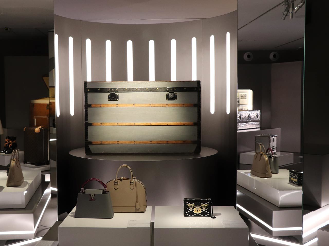 Malle Louis Vuitton Malle Fleurs en toile monogram enduite et cuir naturel