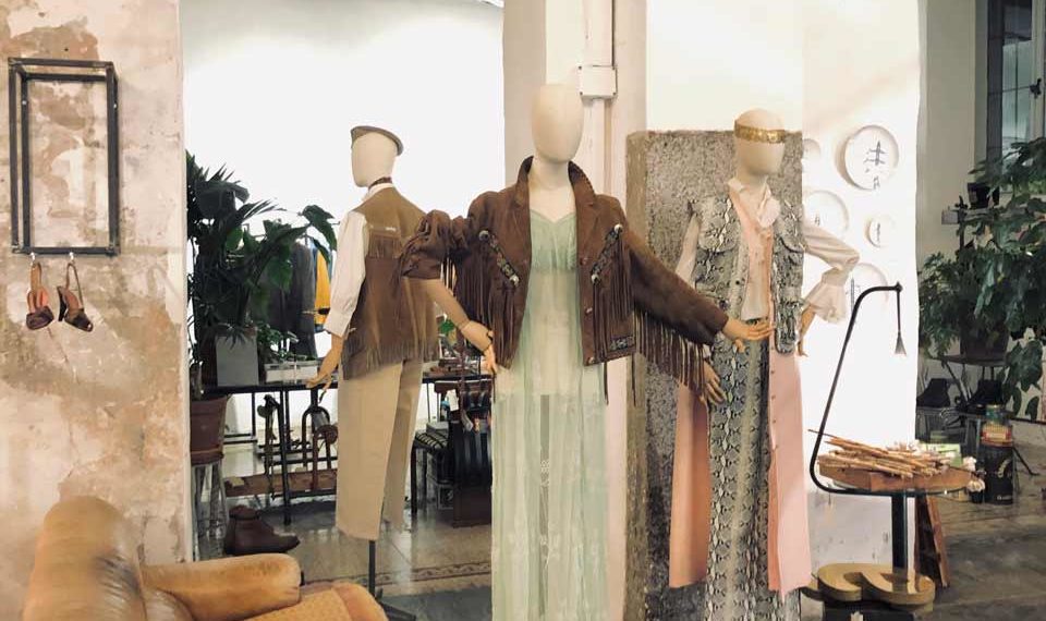 Silhouettes mode boutique The Cloister