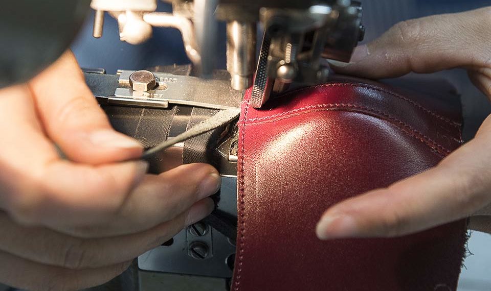 Fabrication chaussures cuir Manufacture Weston
