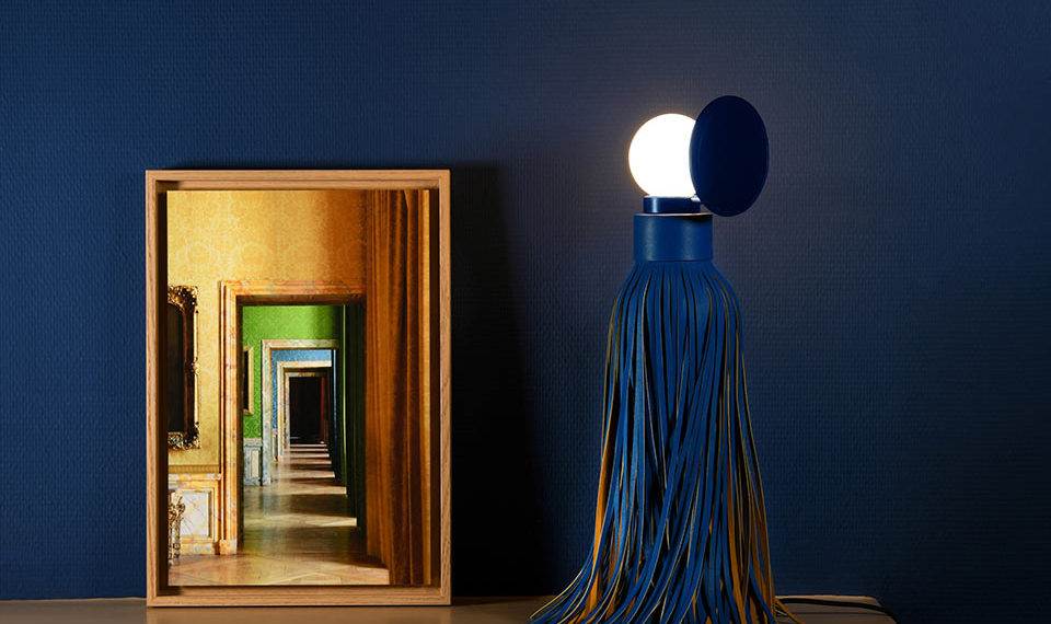 Hélène Nepomiatzi Lampe franges cuir