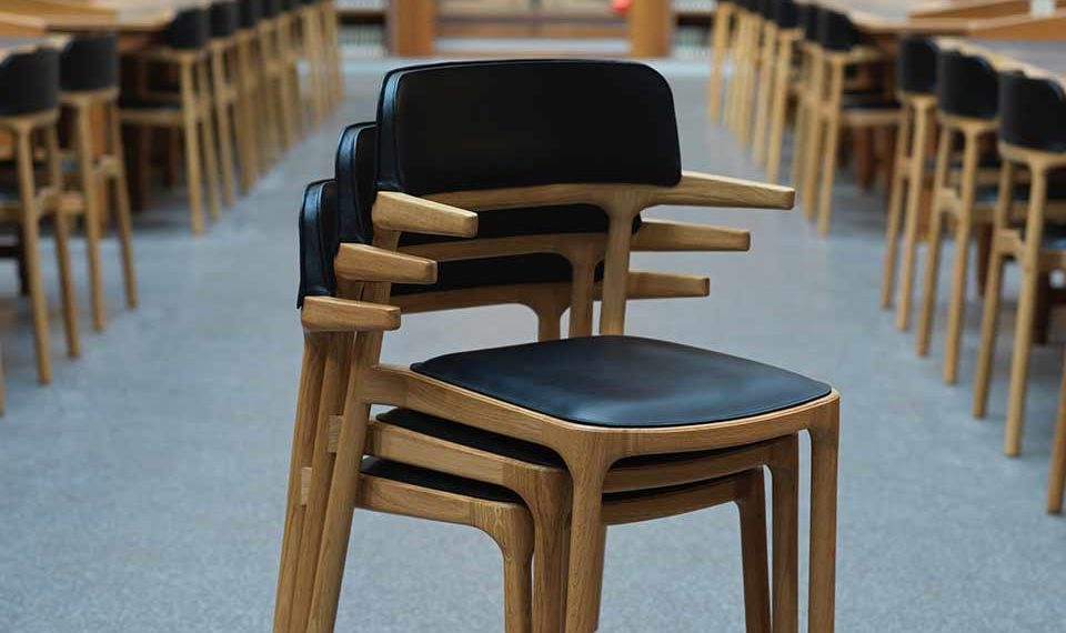 Chaise BNF cuir bois empilable Patrick Jouin