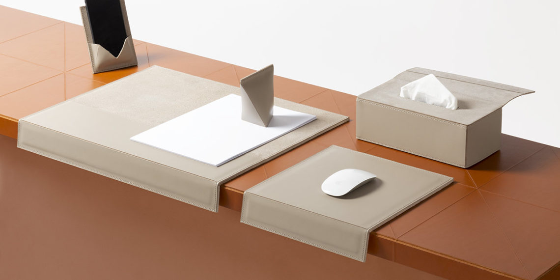 Piet Boon accessoires bureau cuir Rabitti 1969 by Giobagnara