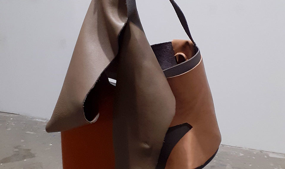 Nathalie Fougeras installation sculpture cuir A