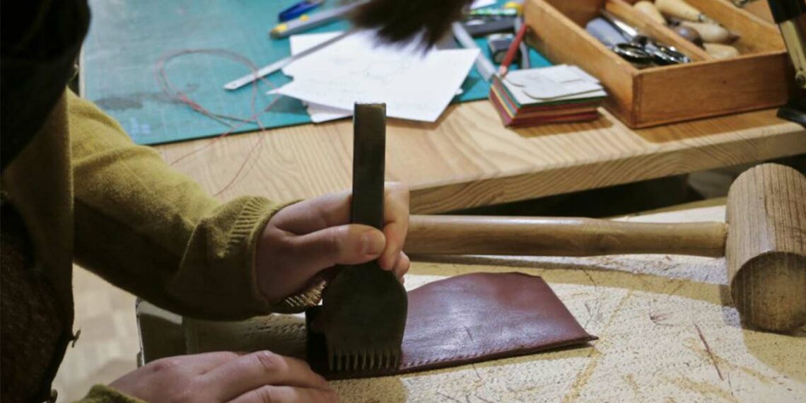 L’atelier In Cute a accueilli une stagiaire dans le cadre du Prix Savoir-faire en transmission en 2018 - Ateliers-de-Paris - Photo © Amelie Aressi.