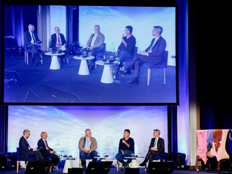 La deuxième table ronde a permis un tour d’horizon de la tannerie et de la mégisserie françaises - Yves Morin, Sylvain Bussière, François Roques et Olivier Marsal.