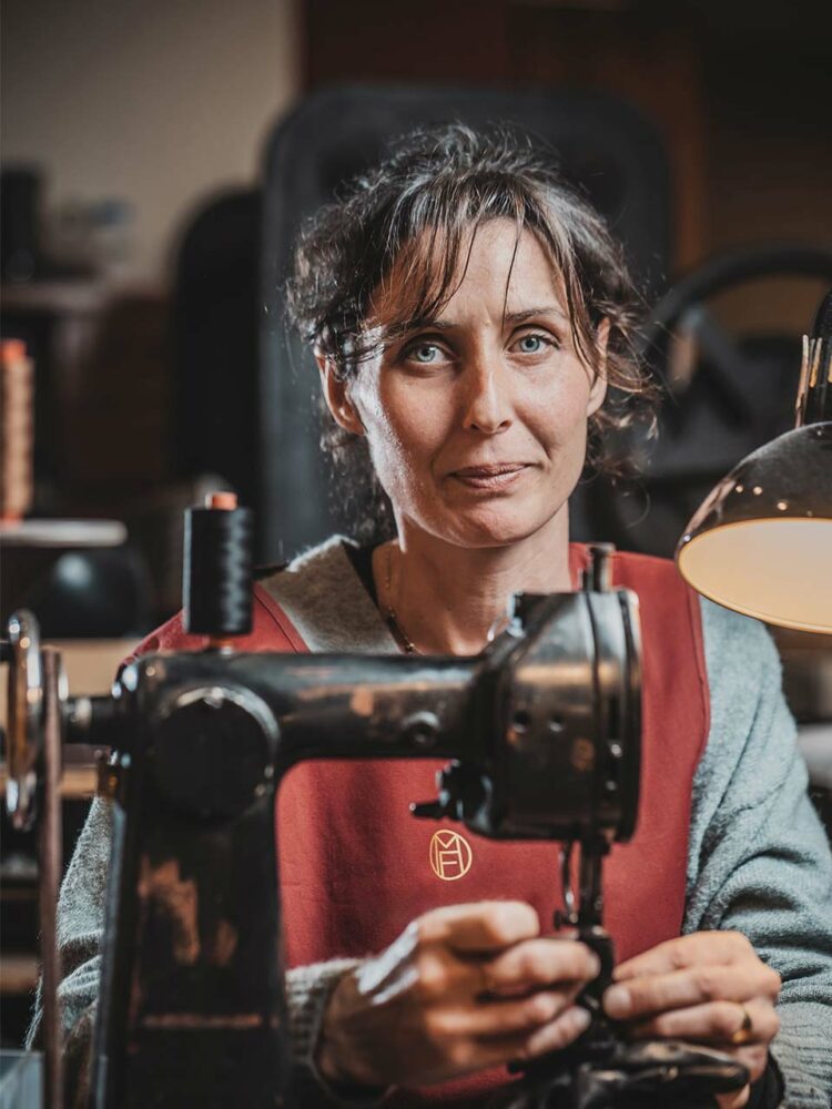 La ganterie clôt la filière avec la réalisation des produits finis - Photo © SPCIPM.