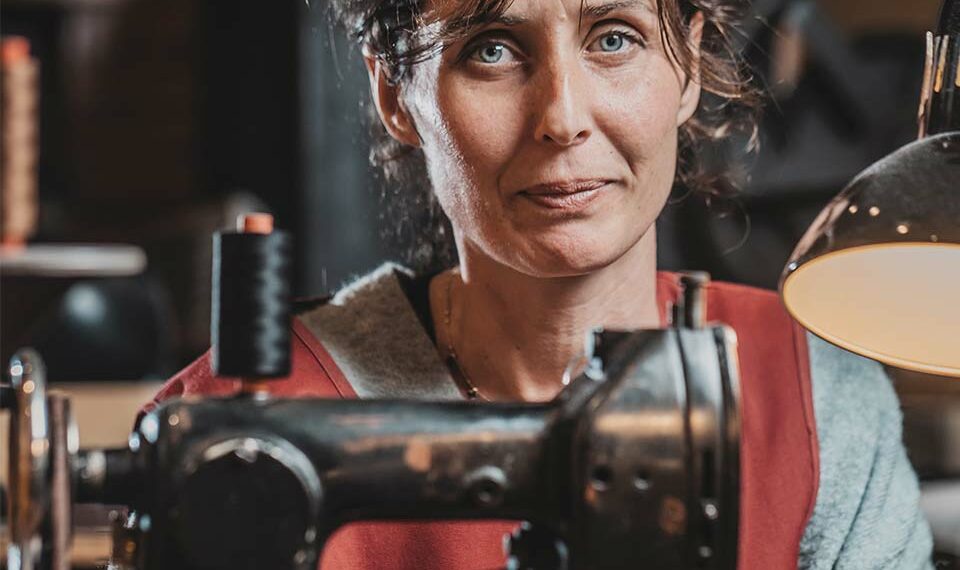 La ganterie clôt la filière avec la réalisation des produits finis - Photo © SPCIPM.
