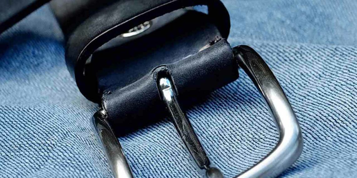 La ceinture en cuir, un accessoire indispensable.