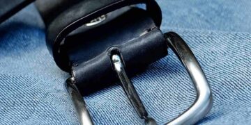La ceinture en cuir, un accessoire indispensable.