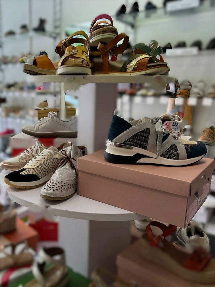 Dalou Chaussures à Confolens a été repris en 2022. Il fait partie des dix magasins redynamisés par Antoine Garnaud.