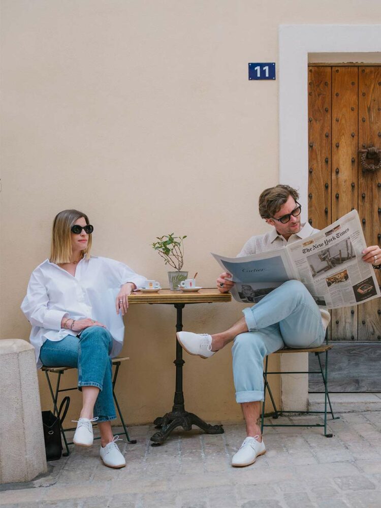 Pour la première saison, le shooting a été réalisé dans le cœur historique de Saint-Tropez.