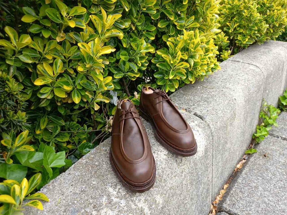 Souliers à plateau pour hommes en veau à tannage végétal sourcé chez Arnal.