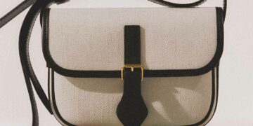 Pratique au quotidien, la ceinture de Travail N°25 est en toile solide et cuir pleine fleur. Elle se personnalise et se porte de quatre manières différentes. 595€ prix boutique conseillé.