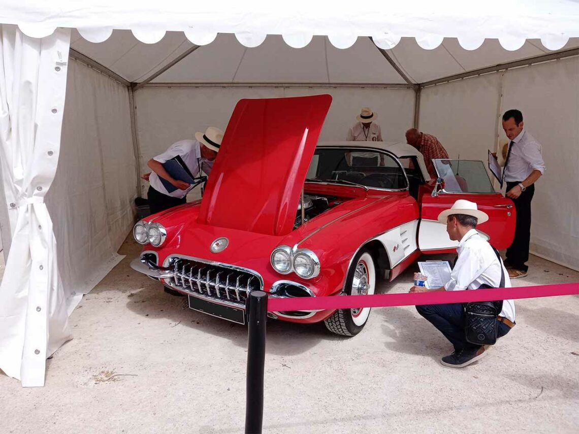 Le concours d’État de la FFVE se concentre sur l’authenticité de la restauration des véhicules, les juges examinant chaque détail de carrosserie, sellerie et mécanique, au boulon près.