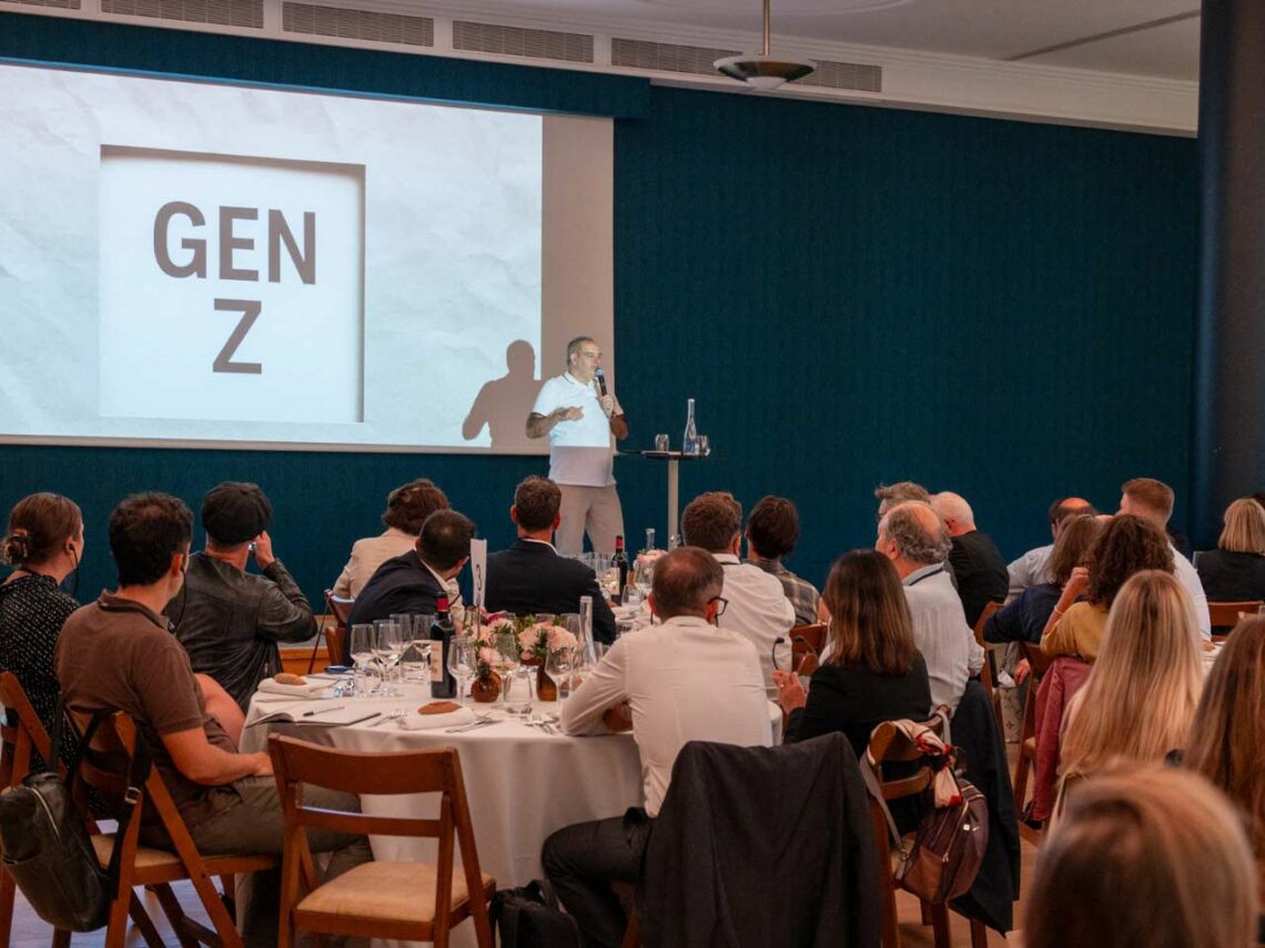 La Gen Z et ses paradoxes de consommation, par Éric Briones en ouverture du dîner de gala.