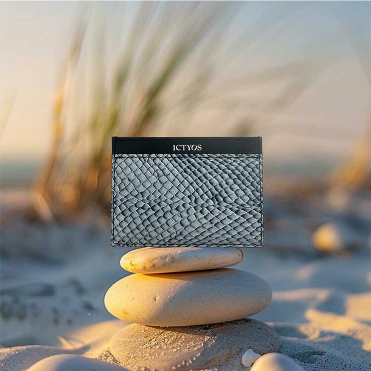 ICTYOS propose son premier article en cuir marin.