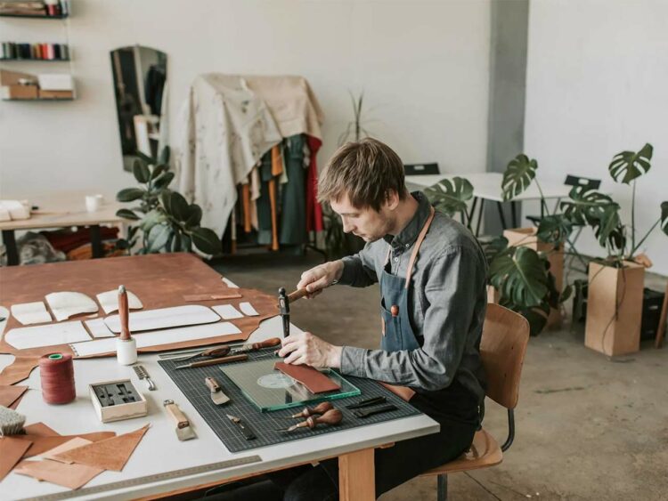 Quelles sont les solutions de financement les plus adaptées au développement des entreprises de la filière du cuir ? - Photo © Pexels