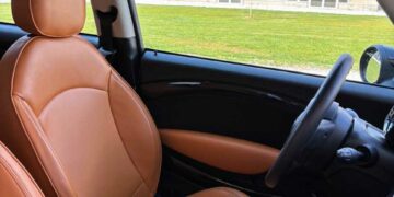 La sellerie garnissage est liée historiquement à l’automobile. C’est un artisanat d’art, rare, complet, en plein essor.