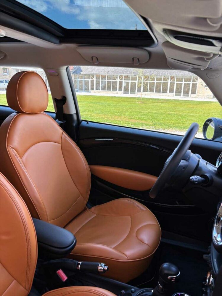 La sellerie garnissage est liée historiquement à l’automobile. C’est un artisanat d’art, rare, complet, en plein essor.