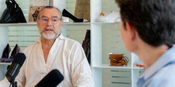 Éric Bergère revient sur son parcours créatif au sein de maisons de luxe et partage sa sensibilité artistique.