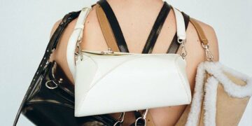 Les accessoires 13 09 SR sont multiporters, mixtes, urbains. Tel le sac Cuddle, disponible dans plusieurs versions de cuirs.