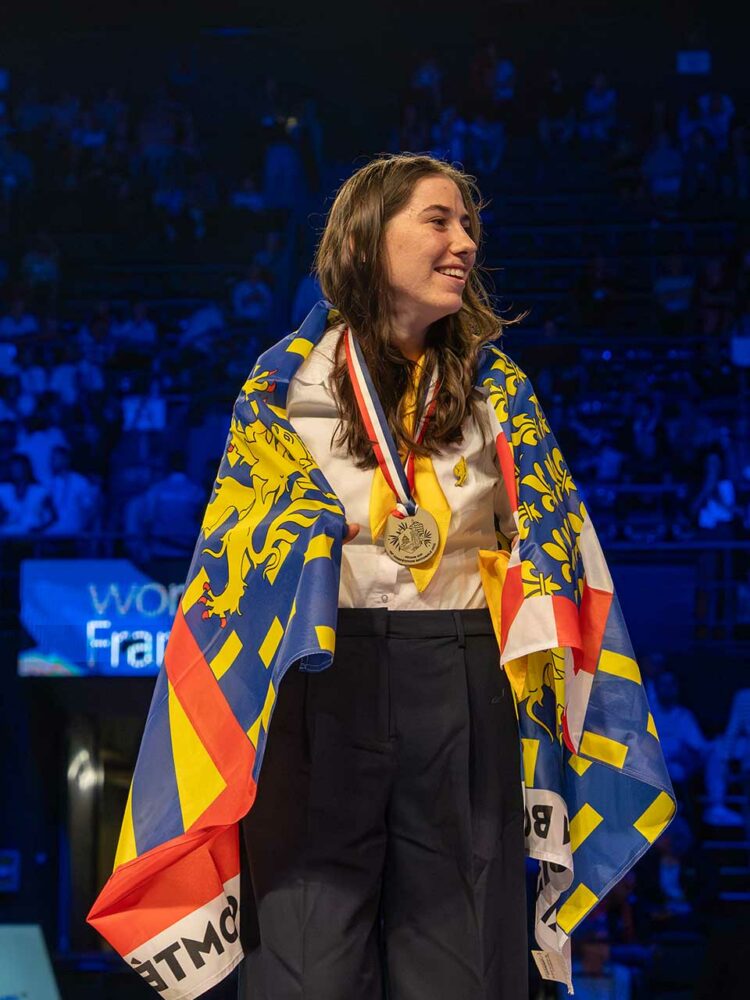 Maude Vienet, région Bourgogne-Franche-Comté, médaille d’Or en maroquinerie des Worldskills 2025