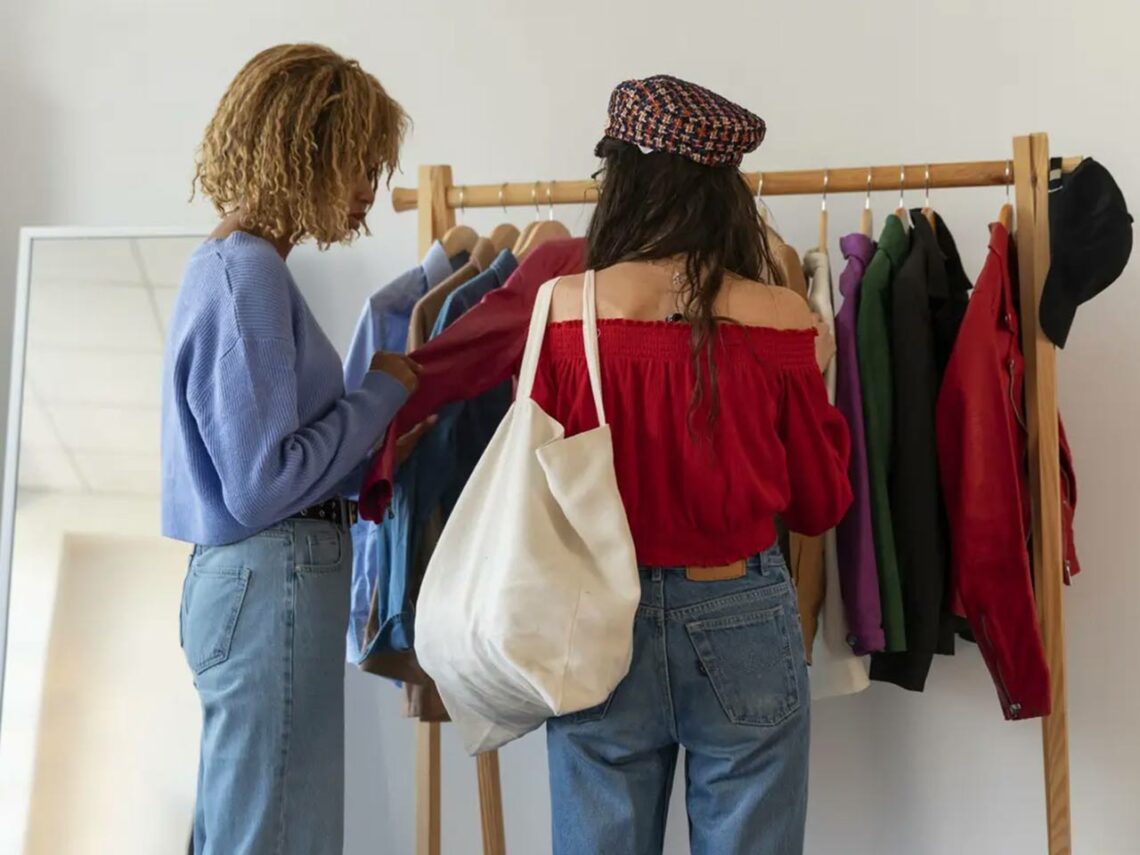 Comprendre ce qui se cache derrière la seconde vie de nos vêtements, tel est le leitmotiv du pop-up de Refashion.