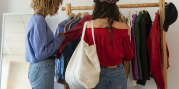 Comprendre ce qui se cache derrière la seconde vie de nos vêtements, tel est le leitmotiv du pop-up de Refashion.