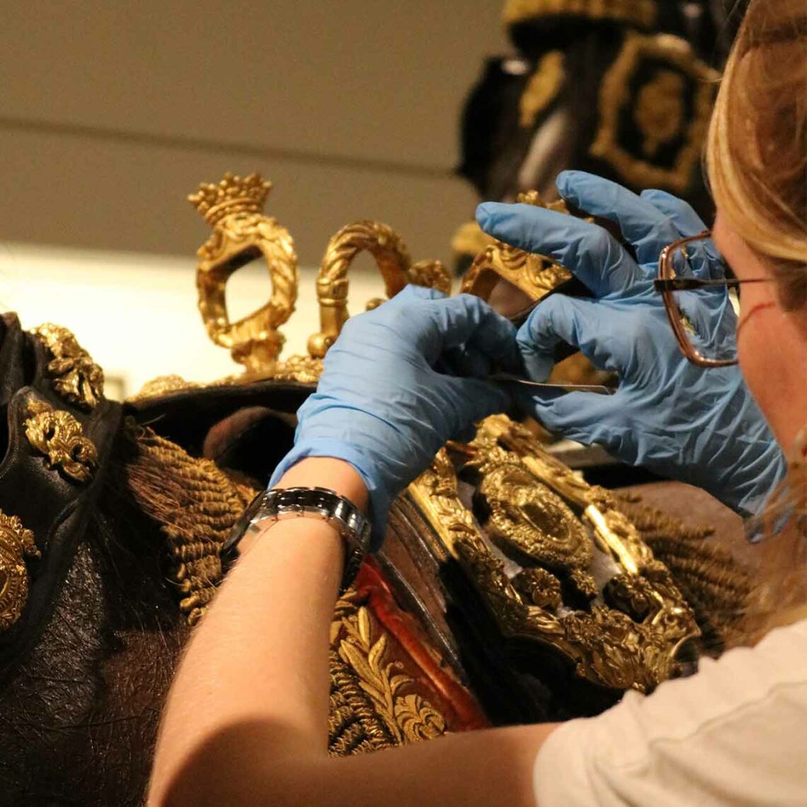 Restauration des harnais du Prince de Condé.
