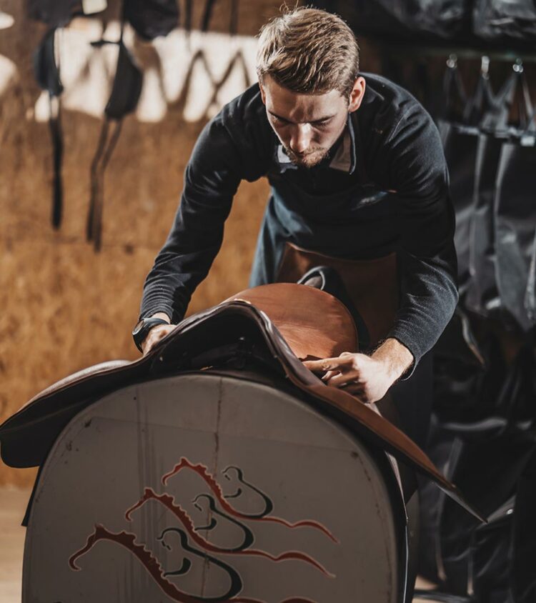 Gaston Mercier fabrique tous ses articles dans son atelier, dans la région de Millau - Photo © Greg Alric.