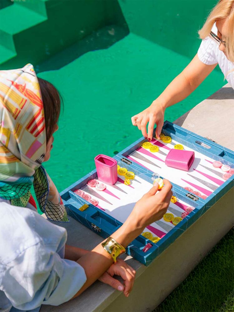 Hector Saxe x Richard Orlinski : une alliance créative aux accents pop en cuir imprimé alligator ou buffle.