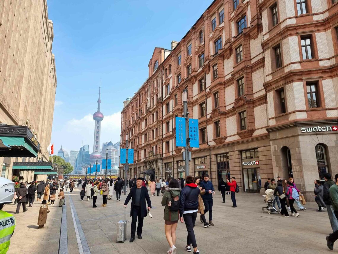 Nanjing Road, Shanghai - Photo © Milamber/Pixabay.