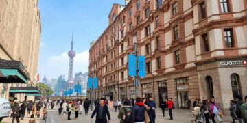 Nanjing Road, Shanghai - Photo © Milamber/Pixabay.