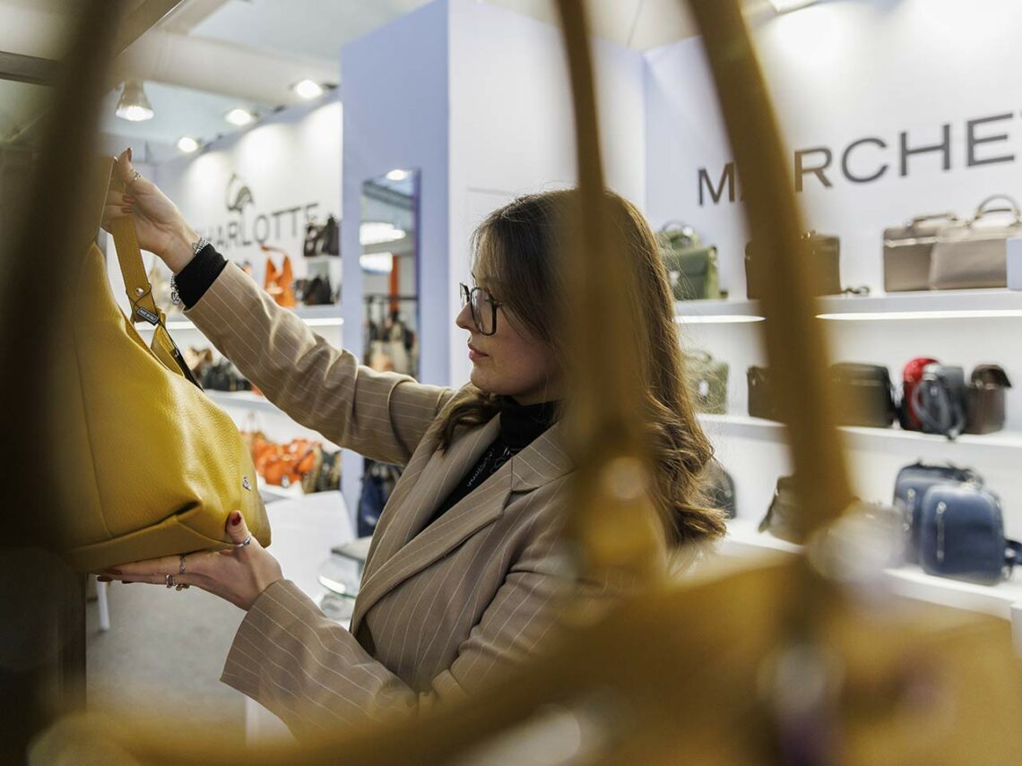 Expo Riva Schuh & Gardabags poursuit le développement de nouveaux services pour les professionnels.