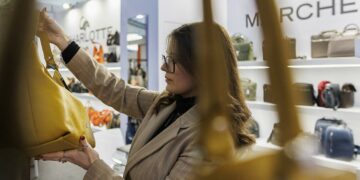 Expo Riva Schuh & Gardabags poursuit le développement de nouveaux services pour les professionnels.