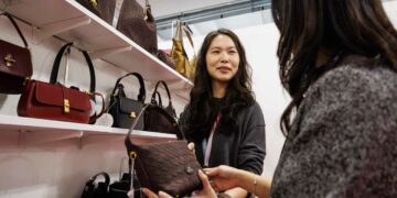 Les salons professionnels Expo Riva Schuh et Gardabags ouvrent la saison de présentation des collections de chaussures, maroquinerie et accessoires.