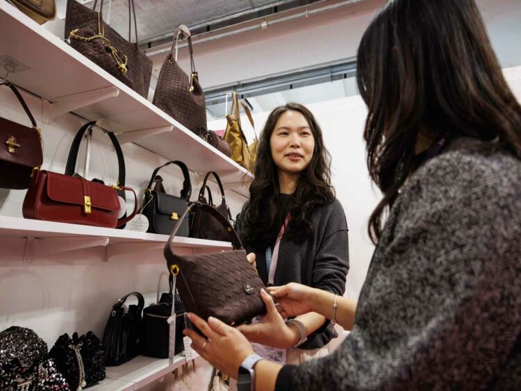 Les salons professionnels Expo Riva Schuh et Gardabags ouvrent la saison de présentation des collections de chaussures, maroquinerie et accessoires.