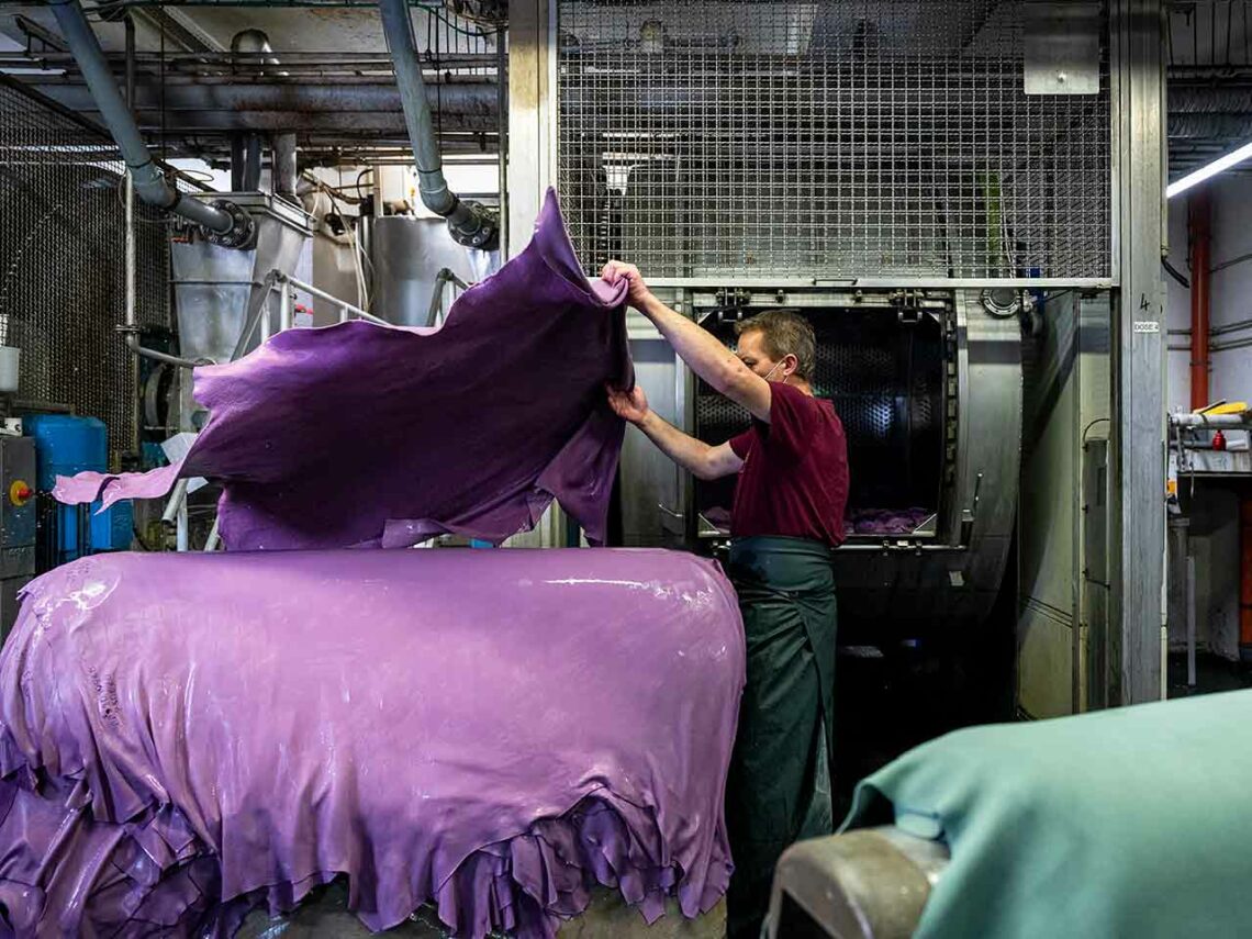 Le secteur de la tannerie mégisserie offre une variété de métiers historiquement implantés dans les territoires - Photo © Ici Au Loin – Jules Hidrot pour AFCuir.