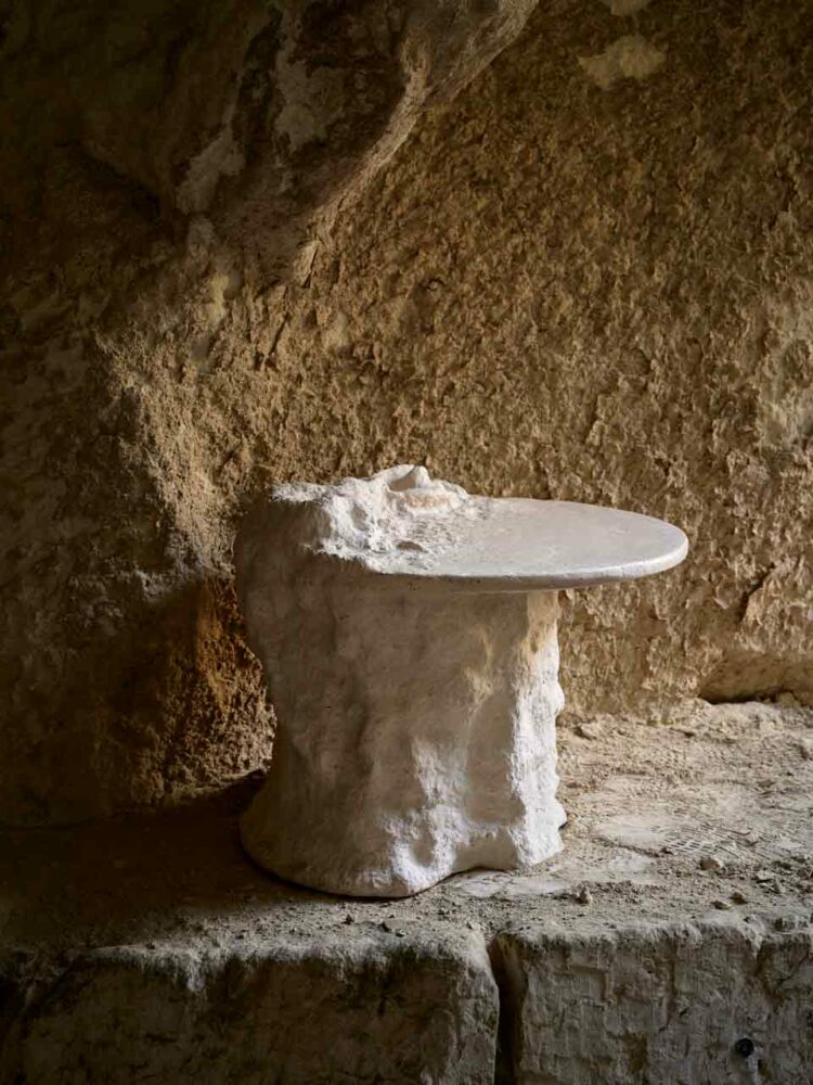 Tufo en Leatherstone marouflé : lauréat Dialogues du Prix Liliane Bettencourt pour l'Intelligence de la Main® et pièce manifeste de hors-studio - Photo © Julie Limont pour la Fondation Bettencourt Schueller.