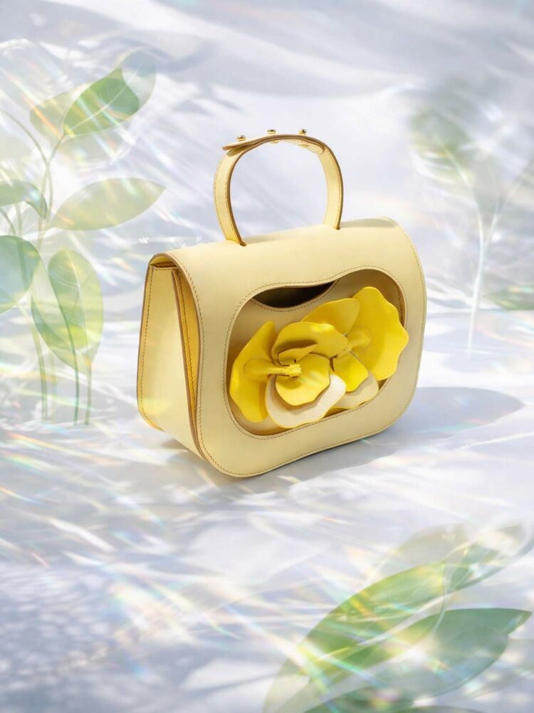 Le sac Fleur Unissons a été imaginé et réalisé en France pour le Trend Showcase de la saison printemps-été 2026 de Première Vision. Le jaune mousse fait référence à la teinte phare de la saison.