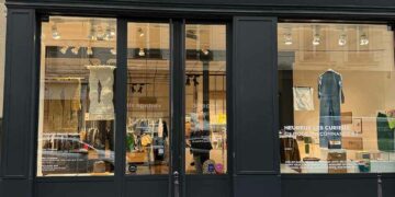 Heureux les Curieux a ouvert en mars 2018 rue du Pont-aux-Choux à Paris.