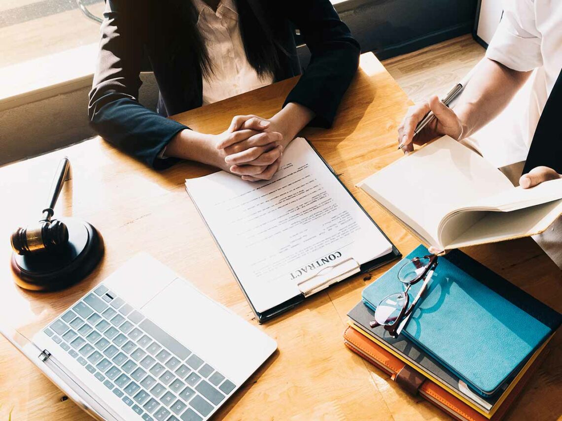 Connectez-vous lors du séminaire pour tout savoir sur la transmission d’entreprise - Photo © AdobeStock.
